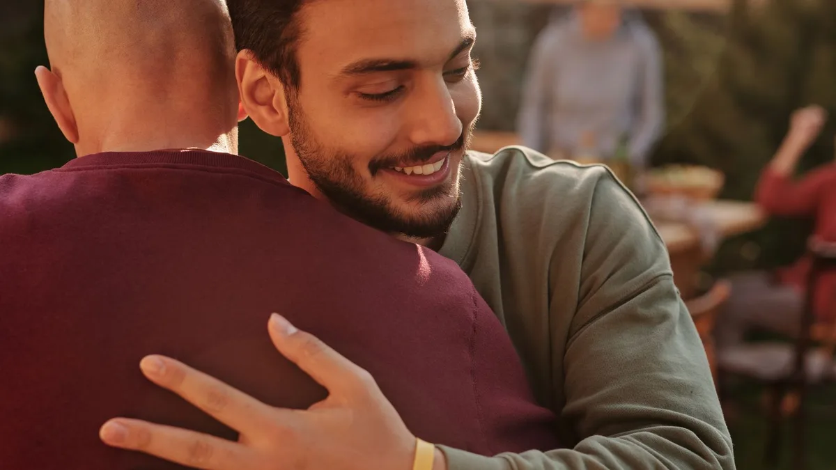 Feliz aniversário, meu amigo irmão: mensagens para quem virou família