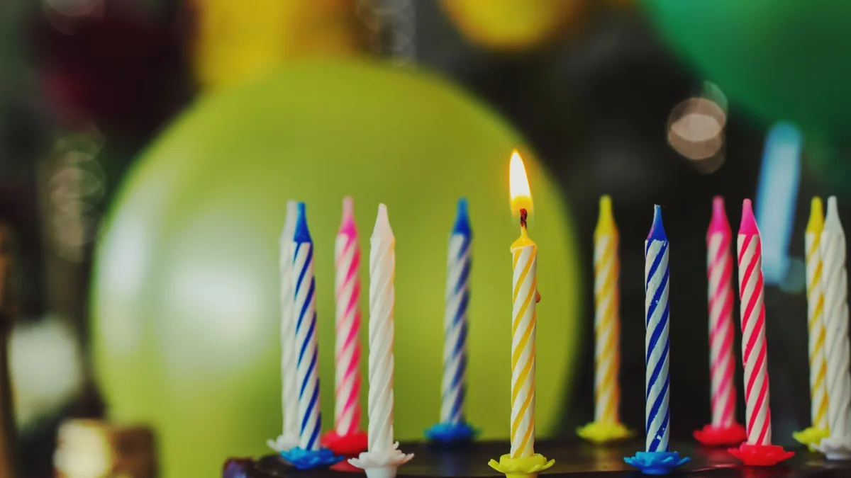 Frases curtas de feliz aniversário: mensagens rápidas e bonitas