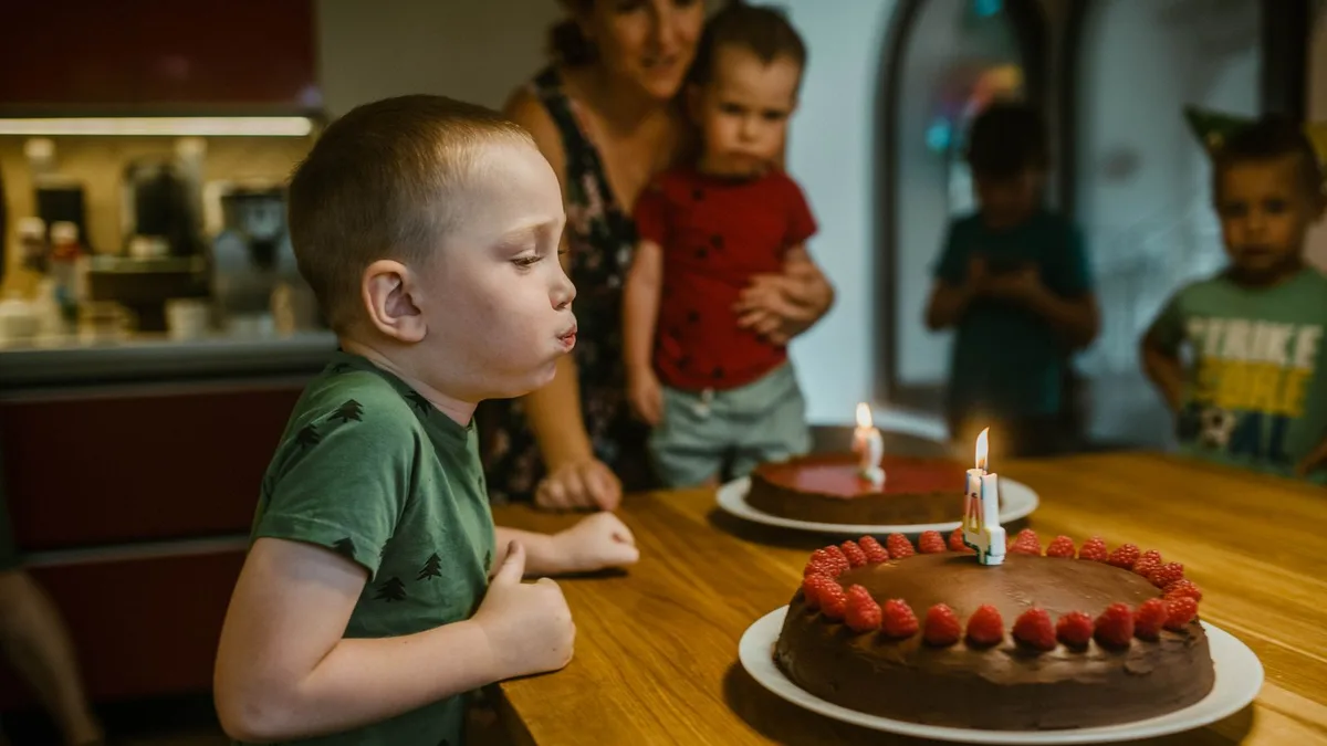 Frases de feliz aniversário para sobrinho: carinho de tia e tio