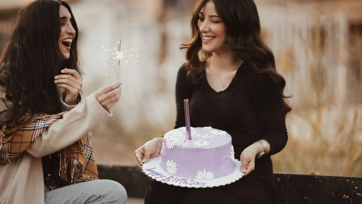 Feliz aniversário para irmã mais velha: mensagens cheias de admiração