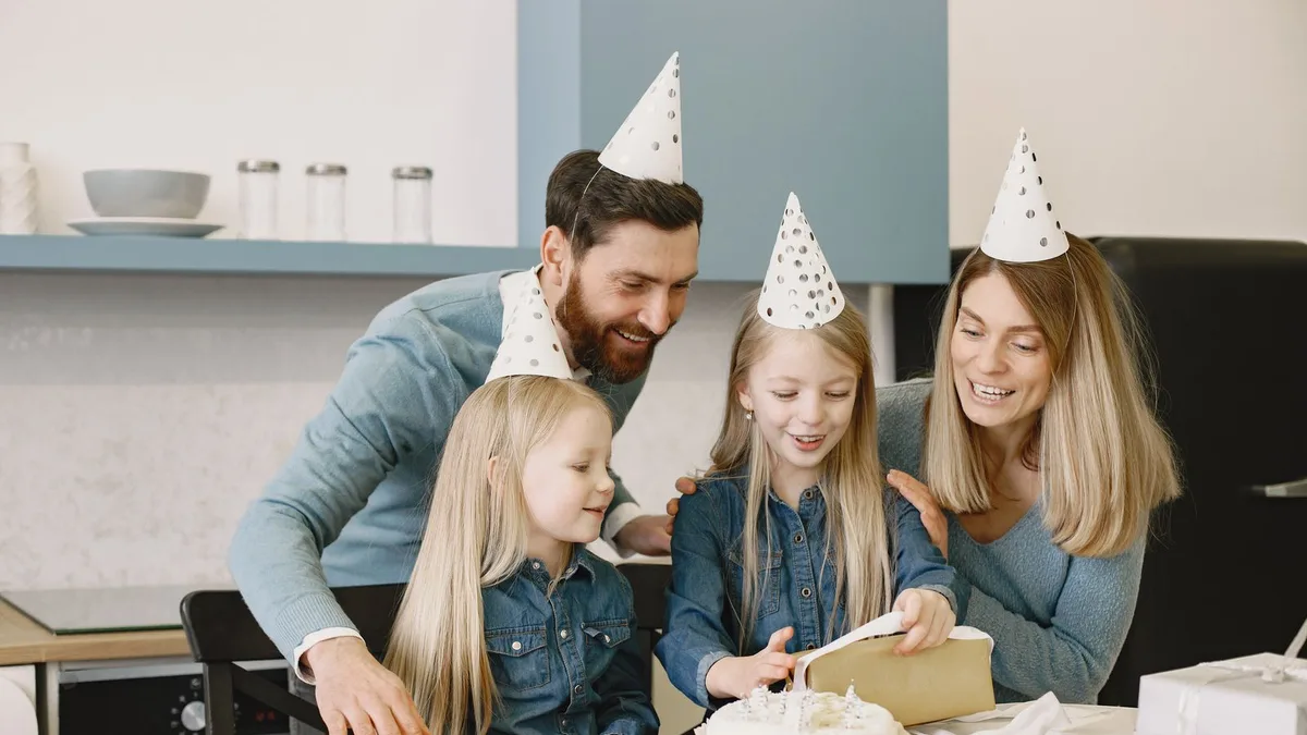 Feliz aniversário, sobrinha! Que Deus te abençoe e guarde