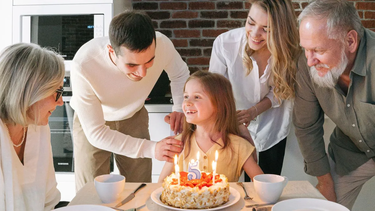 Mensagem de aniversário para sobrinha: carinho de tia e tio
